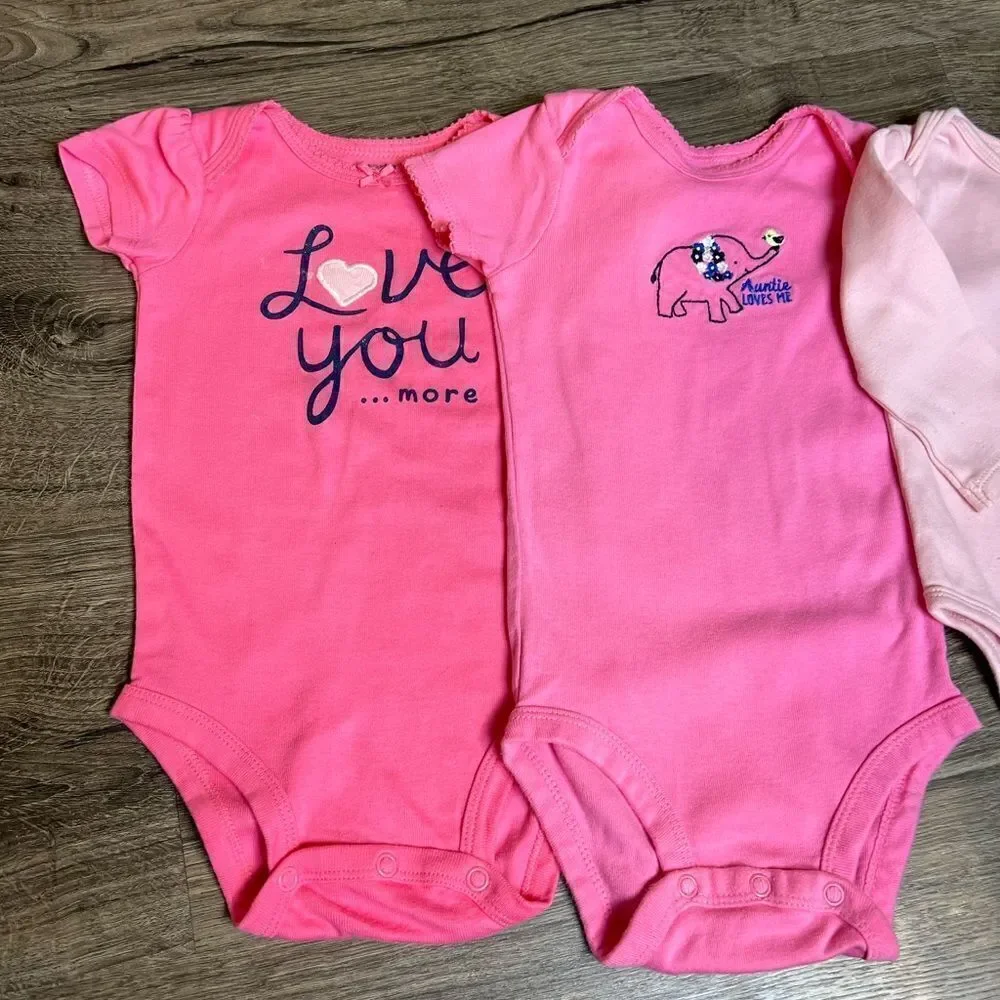 Set of 3 baby bodysuits size 6 and 9 months
